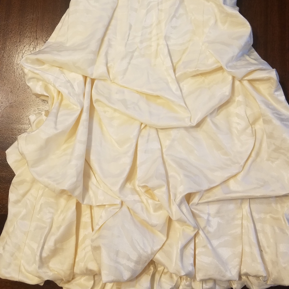 Prom dress - Picture 2 of 4